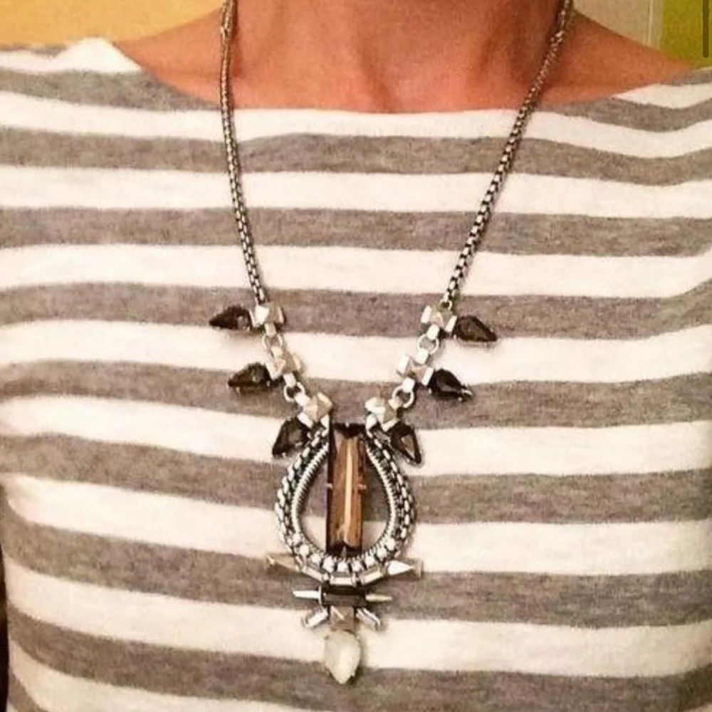 :: Stella & Dot Eclipse Statement Necklace - Picture 9 of 9